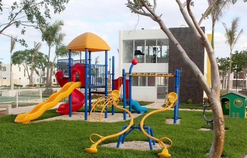Casa Residencial A Minutos De La Playa Y Los Principales Atractivos Turisticos De Merida, Con Acceso A Alberca Merida