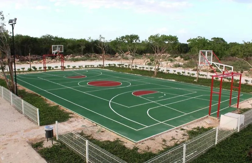 Casa Residencial A Minutos De La Playa Y Los Principales Atractivos Turisticos De Merida, Con Acceso A Alberca 0*, Merida Mexico